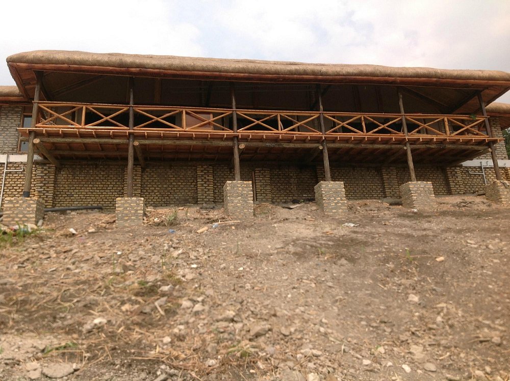 Twin Lakes Safari lodge